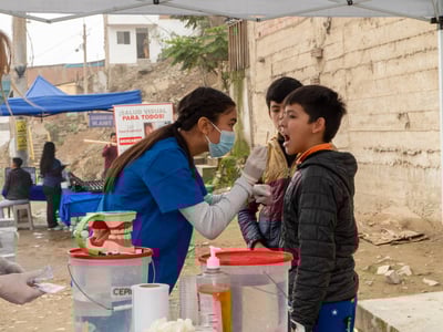 5 Reasons Why Service Learning Trips Are a Better Option Than Dental Internships for High School Students