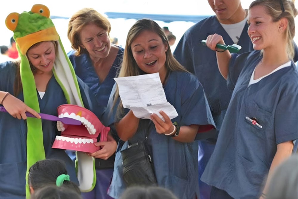 pre dental students volunteering