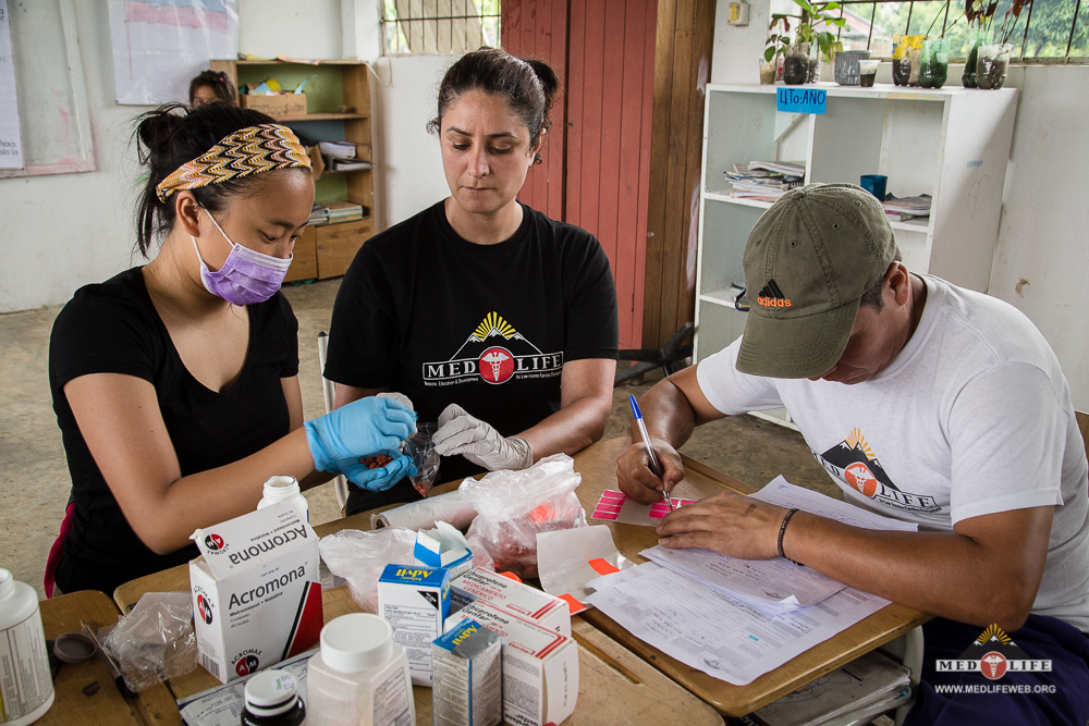 volunteers-with-professional-summer-2015